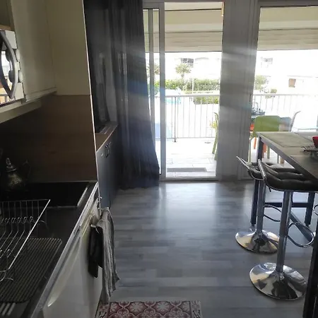 2 Piscines ,50 M De La Apartamento Agde