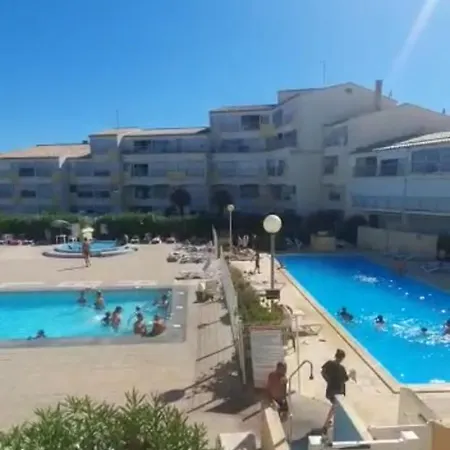 2 Piscines ,50 M De La