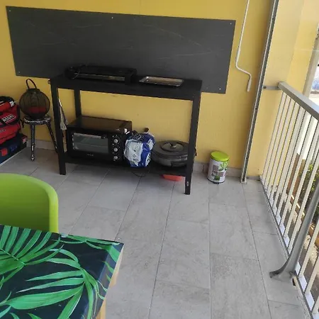 2 Piscines ,50 M De La Apartamento *